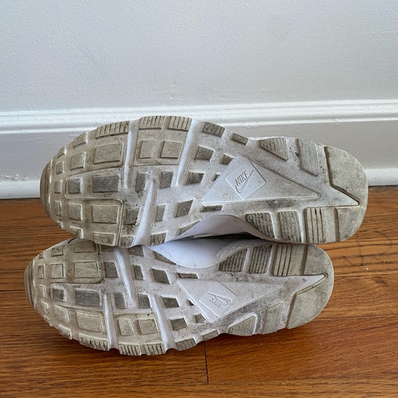 Nike Air Huarache in triple white - Picture 7 of 7